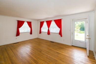 7049 Holiday Rd N, Jacksonville, FL 32216 - photo 4