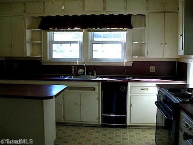 838 Center St, Asheboro, NC 27203 - photo 5