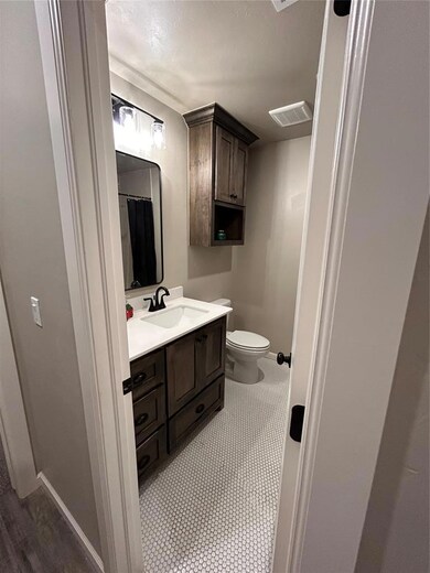 2400 Creek Side Cir, Moore, OK 73160 - photo 6