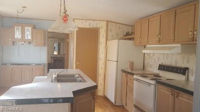 236 Dockery Rd, Purlear, NC 28665 - photo 5