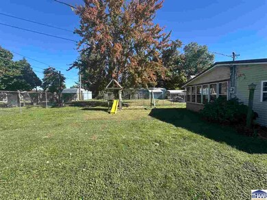 540 F St NE, Linton, IN 47441 - photo 2