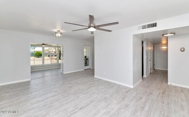 10844 N 108th Dr-large-003-009-10844 N 1