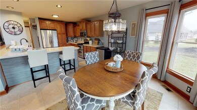Beautiful Kitchen includes a breakfast bar, Maple 