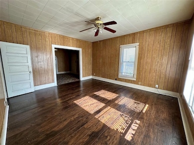 506 W Smith St, Cleburne, TX 76033 - photo 3