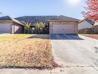 3007 SW Amberwood Ave unit 2, Bentonville, AR 72712 - photo 2