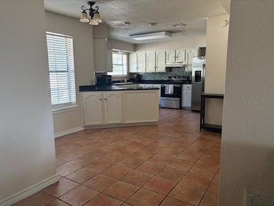 1304 Hunters View Cir, Laredo, TX 78045 - photo 6