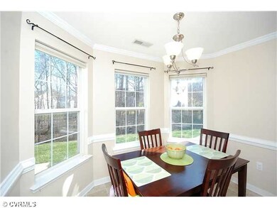 Interior Space/Layout - Eat-in Kitchen Nook