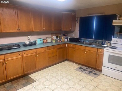 7858 Nonpareil Rd, Sutherlin, OR 97479 - photo 4