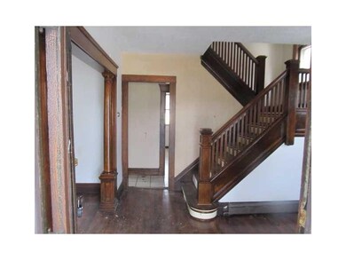 Entry/Foyer.