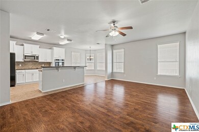 2102 Mike Dr, Copperas Cove, TX 76522 - photo 5