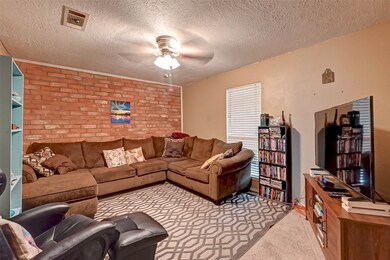 3738 Laura Leigh Dr, Friendswood, TX 77546 - photo 4