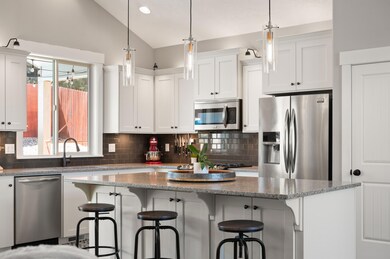 2447 SW Valleyview Dr, Redmond, OR 97756 - photo 7