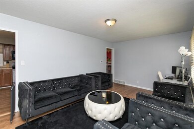 2219 SE 6th St, Des Moines, IA 50315 - photo 2