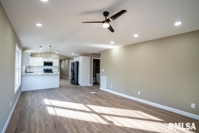 1801 W Adams St, Herrin, IL 62948 - photo 7