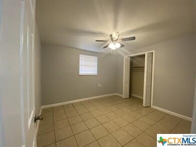 1009 Hackberry St unit B, San Marcos, TX 78666 - photo 6