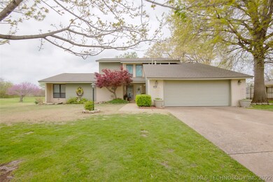 Extra long driveway to accommodate guests. Mature