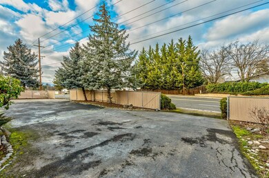 2188 E McAndrews Rd, Medford, OR 97504 - photo 4