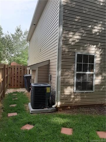 2409 Marthas Ridge Dr, Statesville, NC 28625 - photo 5