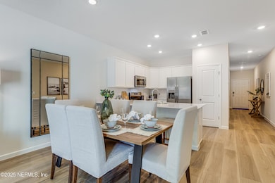 JAX_HollyCove_Pic_Mia_Living_6of7_F1