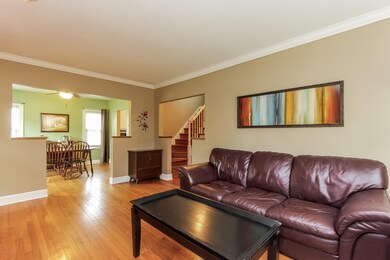 004-Living_Room-2760083-large