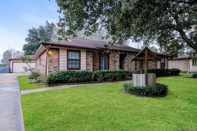 353 Dawn Hill Dr, Friendswood, TX 77546 - photo 2