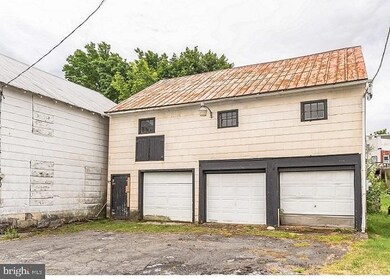 217 W High St, Womelsdorf, PA 19567 - photo 6