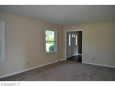 914 Woods Dr, Statesville, NC 28677 - photo 4