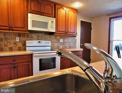 410 Centennial Dr, Morrisville, PA 19067 - photo 7