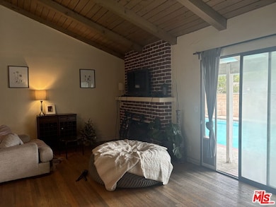 Living room photo # 2