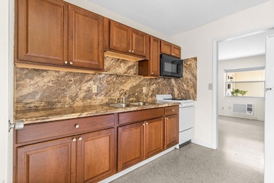 751 Hummingbird Way unit 6, North Palm Beach, FL 33408 - photo 4