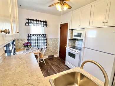 1009 S 5th Ave E, Newton, IA 50208 - photo 5