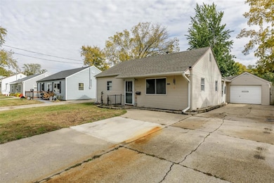 1917 59th St, Des Moines, IA 50322 - photo 2