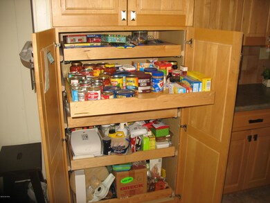 5851 Circle Z Kitchen (4)