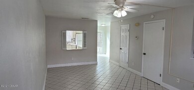 canalview living room pic 2