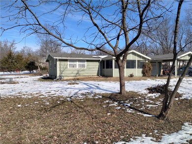 206 W Plum St, Raymore, MO 64083 - photo 2