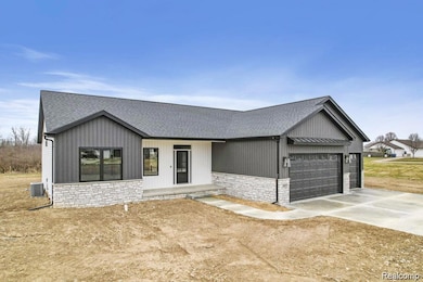 7195 Geraldine Cir unit 5, Swartz Creek, MI 48473 - photo 2