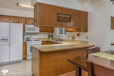 Kitchen - Breakfast Bar