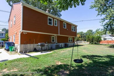 533 N Riverside