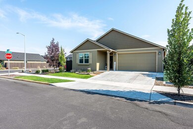 2502 NW Ivy Way, Redmond, OR 97756 - photo 2