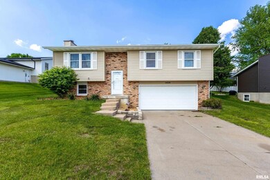 1426 W 48th St, Davenport, IA 52806 - photo 3