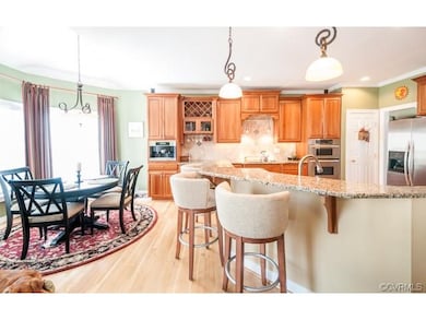Kitchen and Eat in area
