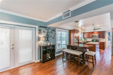 Kitchen w/Eat-In