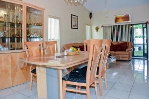 8120 NW 100th Terrace Tamarac-large-006-