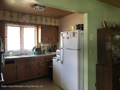 204 Lamport Blvd, Staten Island, NY 10305 - photo 7