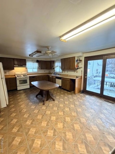 2275 Connell St, Burton, MI 48529 - photo 6