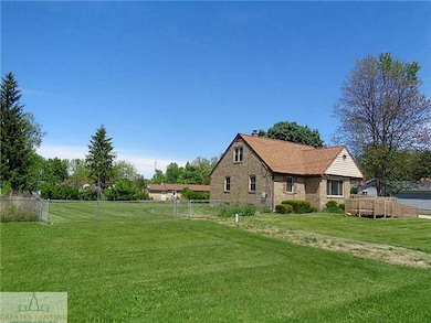 614 W Northrup St, Lansing, MI 48911 - photo 2