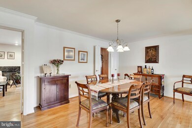 10804 Brewer House Rd, Rockville, MD 20852 - photo 6