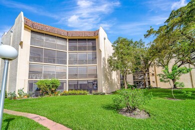 Plantation Club Condominiums unit 401, Plantation, FL 33317 - photo 4