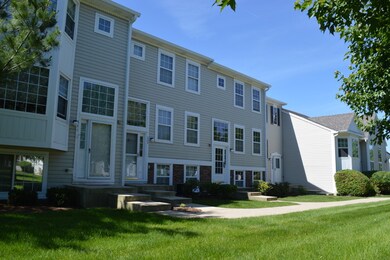 507 E Victoria Cir unit 507, North Aurora, IL 60542 - photo 2