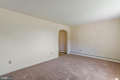 323 Commerce St, Waynesboro, PA 17268 - photo 6